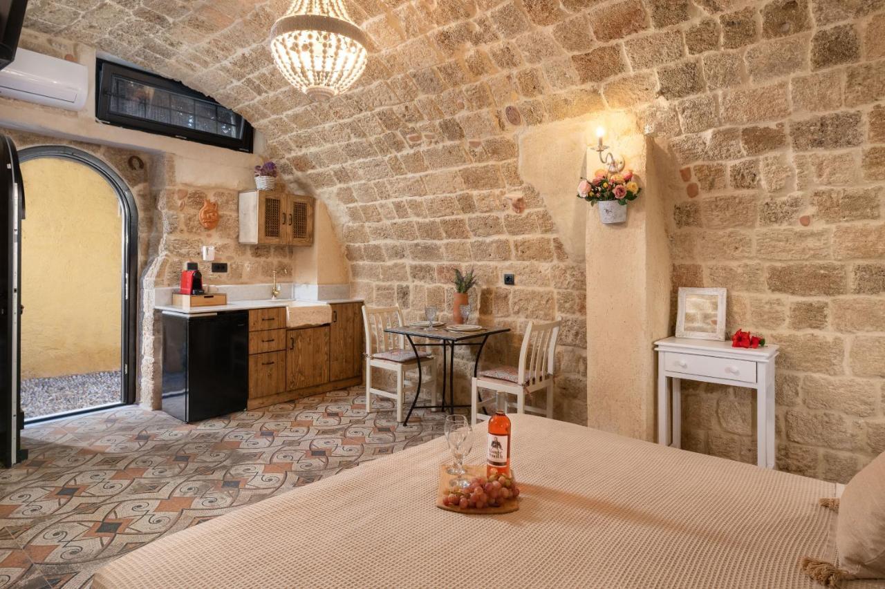 Stone Cave Apartment *